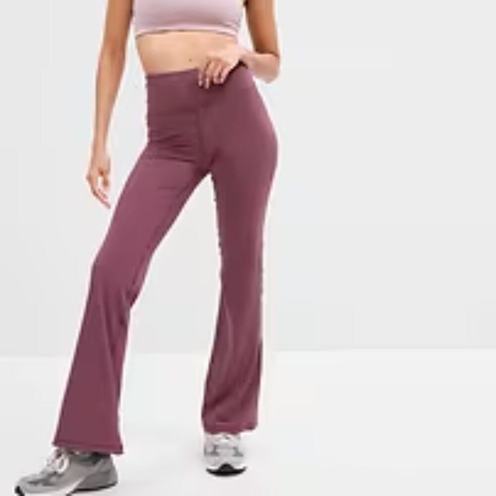 GapFit Rib Sky High Studio Purple Flare Leggings/NWT/M